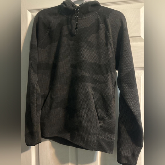 Old Navy Camo Dynamic Fleece Hidden-Pocket Hoodie Sweatshirt Size XL $49.99 - Picture 3 of 5